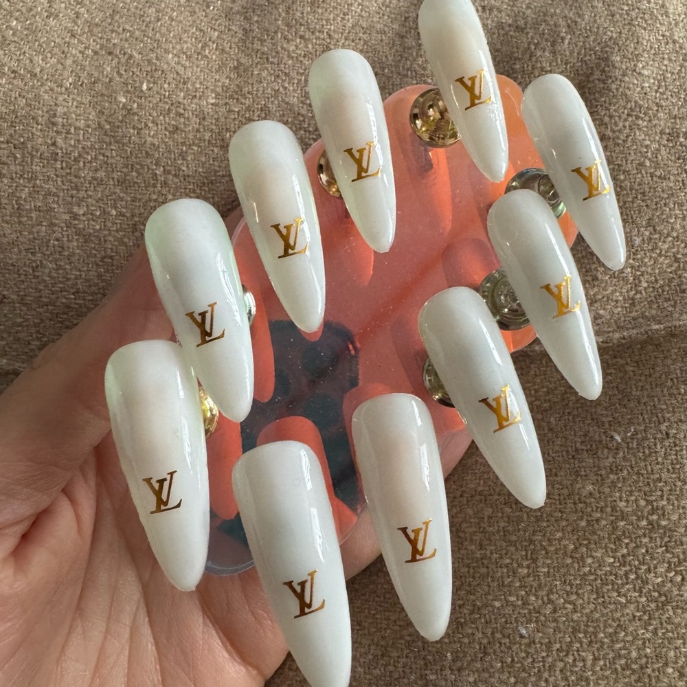 28 handmade press on nails, reusable